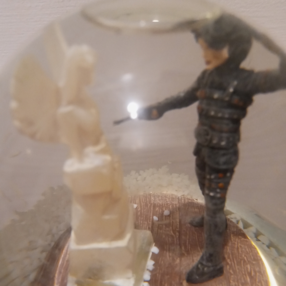 Rare Edward Scissorhands Snowglobe - Picture 2 of 3